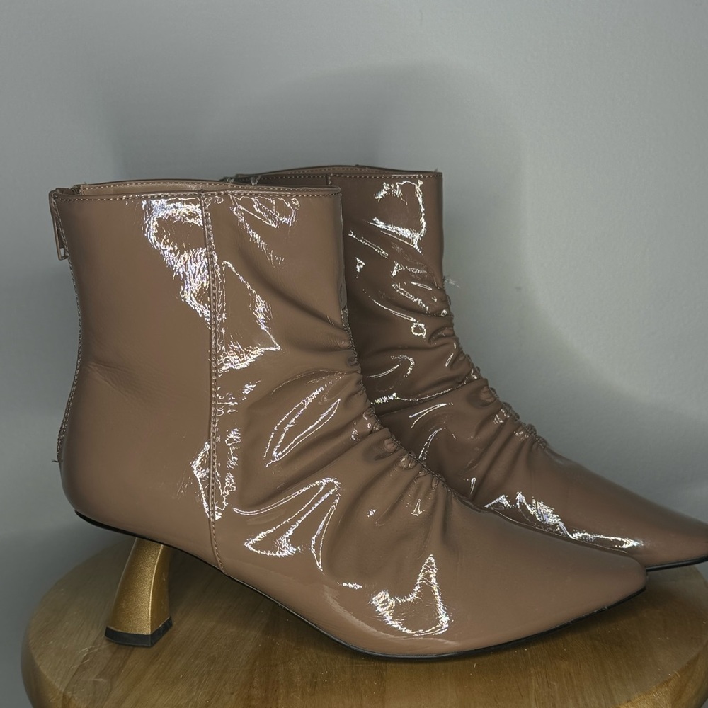 Shoe Republic LA Glossy Cream Heeled Ankle Boots Size 7